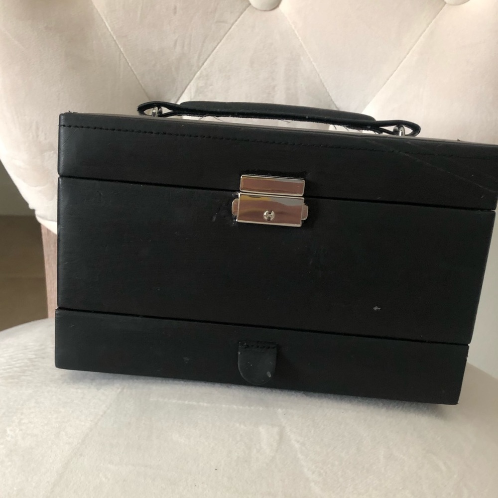 ✨Dior jewelry and makeup box black leather✨